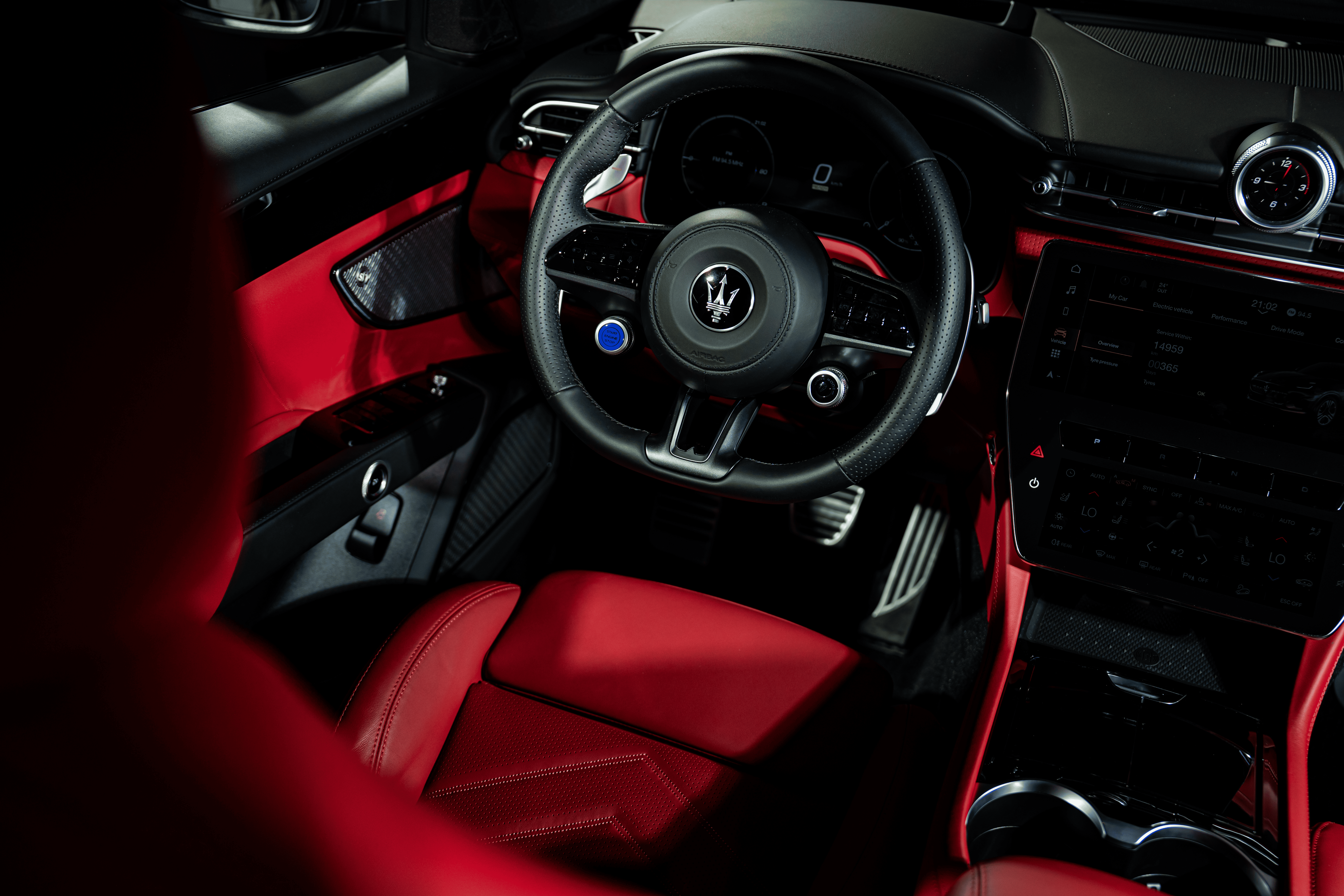 Trải nghiệm lái Maserati Folgore không chỉ đơn thuần về tốc độ, mà còn là trải nghiệm cảm xúc, nơi người cầm lái cảm nhận sự hòa quyện giữa hiệu suất, nghệ thuật và tinh thần Ý – những giá trị đã làm nên tên tuổi Maserati hơn một thế kỷ qua.